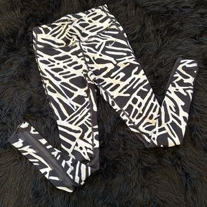 Nike Dri Fit Leggings Black White Mesh Paneling XS NWOT